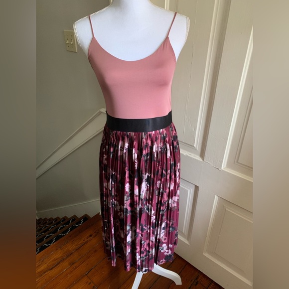 Xhilaration Dress in Floral - Size Medium - Picture 1 of 5